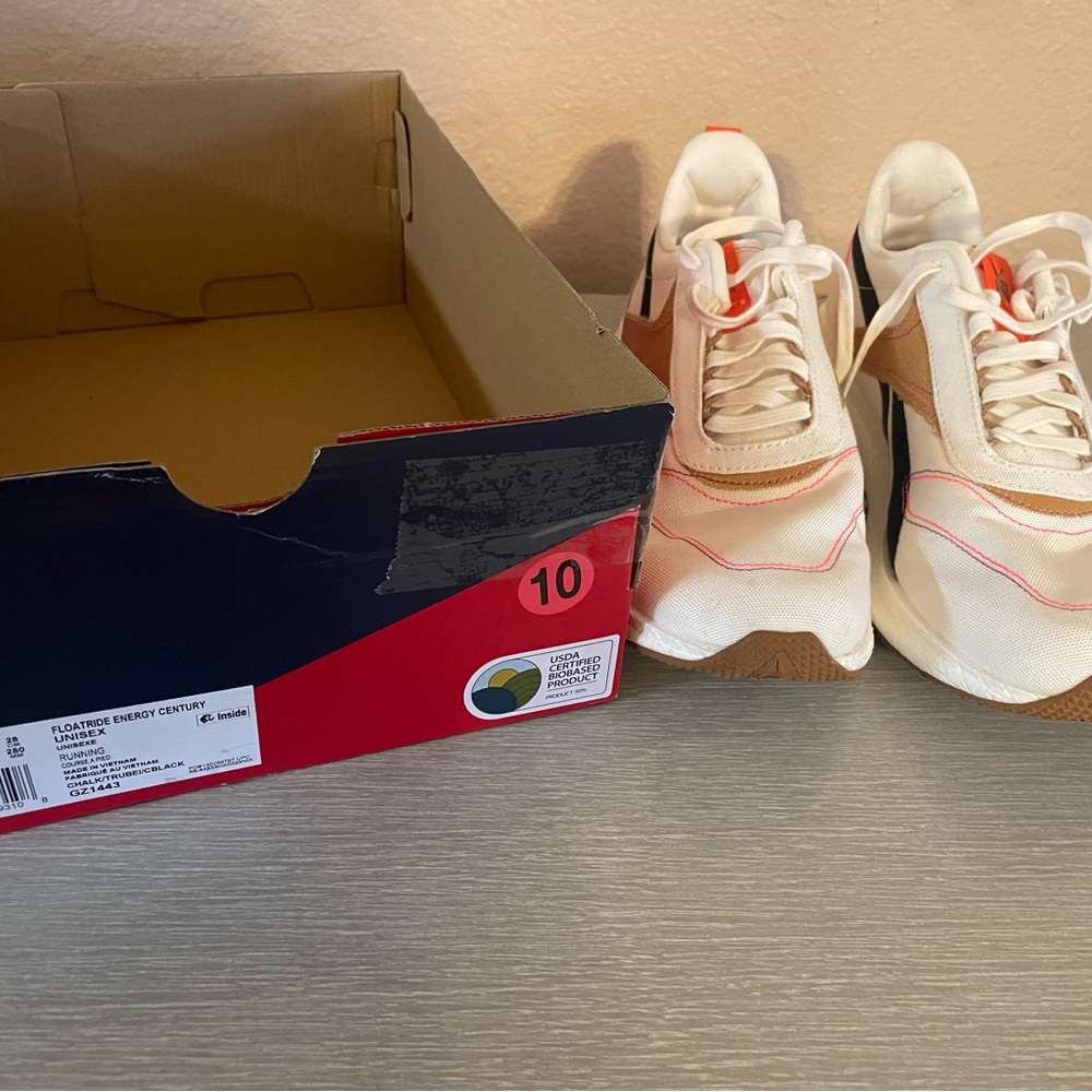 Reebok Sneakers size 10 - Picture 2 of 3